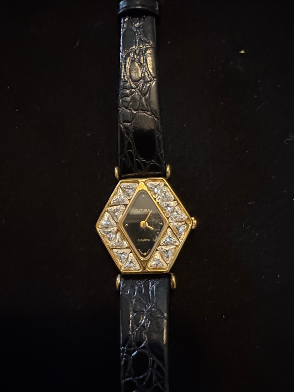 Vintage Futura 7754 Hexagon crystal ladies watch circa 90’s